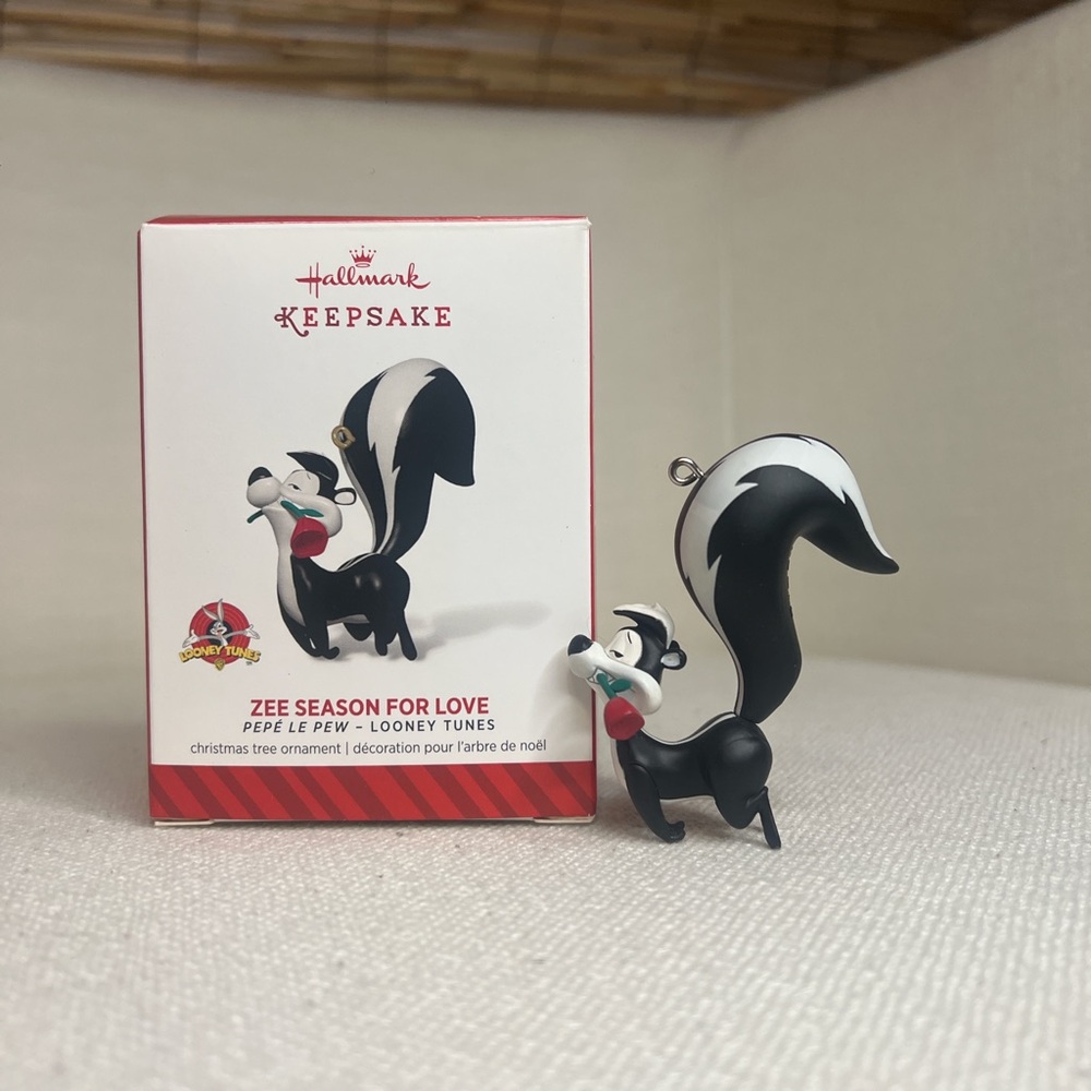 Hallmark Keepsake Pepe Le Pew Ornament - Black and White